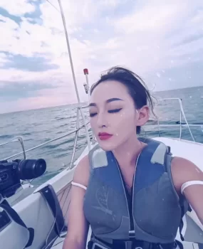 小店美女,服务挺好