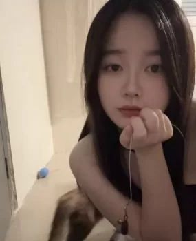 很漂亮的小姐姐。。性感温柔