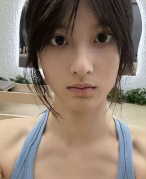 身材很棒的兼职女大学生