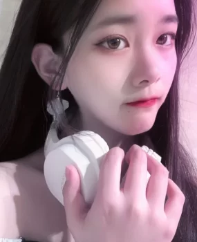 可以舌吻的小妹妹,给人不一样的刺激