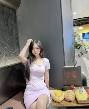 烘焙师西点肉丝袜妹妹吃到她就非常满足