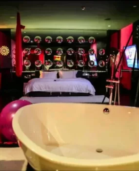 探店双飞姐妹花