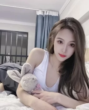 兼职学生妹，身材好颜值高，皮肤白，嫩滑