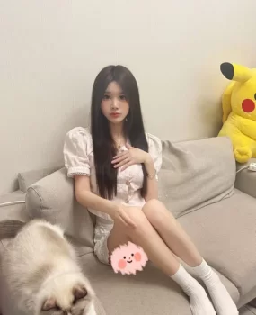 黄浦新来的白嫩小妹， 奶大，水多，叫声十足