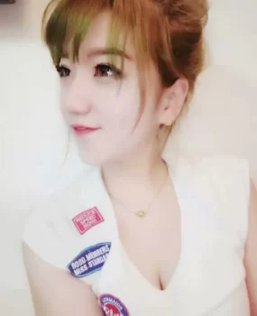 忍痛割爱，小高端，超像邓紫棋，学生妹