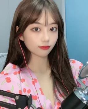 98年童颜巨乳小萝莉橘子