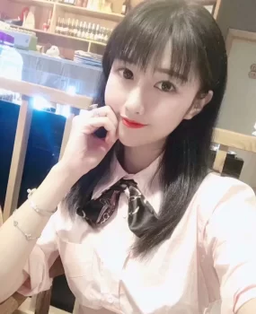 颜值美女,口活很棒,下面粉粉的,屁股翘