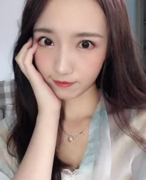 好多小姐姐都在一起的,现在都跑公寓里了么