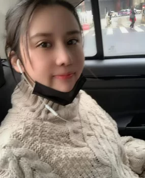 遇到个摄影助理妹子,96年的,长的还可以