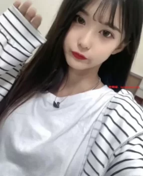 绍兴兼职学生妹子没钱买奢侈品下海兼职,可无套