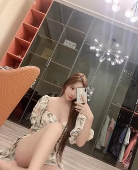 长沙活捉一枚会潮喷的学生妹  胸大肤白 逼近水多