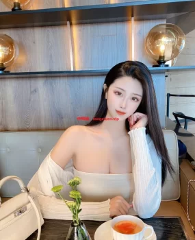 郑州成熟性感尤物,身材玲珑有致,奶子圆皮肤滑,性感大长腿